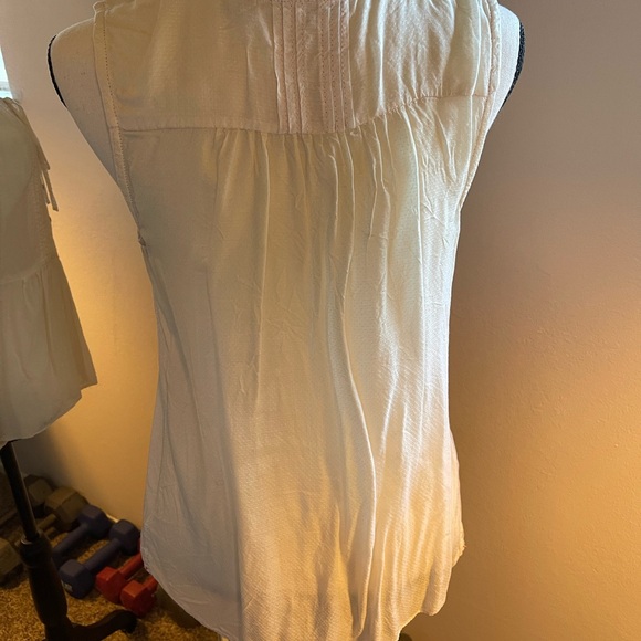 HOLDING HORSES Ivory Sleeveless Cotton Blouse with Tie Front - Picture 4 of 6